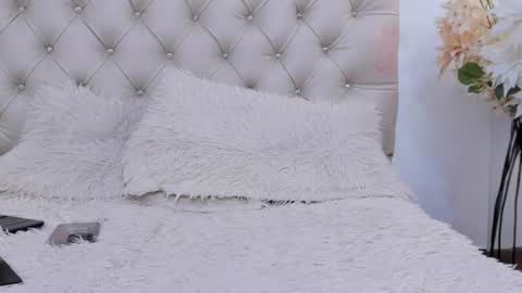 Hi im sara online show from July 28, 6:20 pm