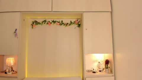  T A R A  online show from April 9, 4:12 am