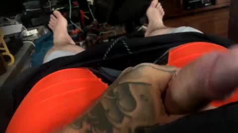 Snapshot of tattedtradie chatting on April 25, 5:43 am tattedtradie online show from April 25, 5:43 am