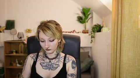 TattooedBlonde18 online show from June 24, 1:21 pm