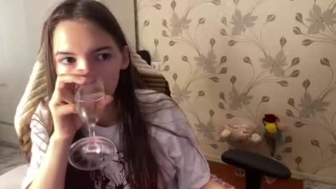 Kira online show from August 6, 9:44 am