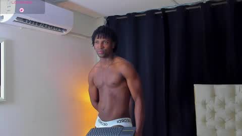 Snapshot of tau_montes chatting on April 1, 1:17 am tau_montes online show from April 1, 1:17 am