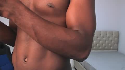 Snapshot of tau_montes chatting on July 14, 2:05 am tau_montes online show from July 14, 2:05 am