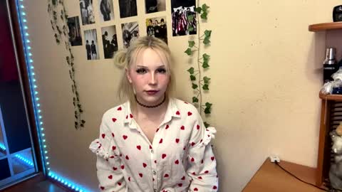 Snapshot of tawnyakriss chatting on March 15, 6:36 pm Lily online show from March 15, 6:36 pm