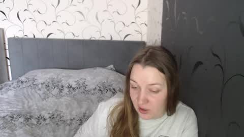 Snapshot of taxxxu chatting on April 24, 6:27 am Diana online show from April 24, 6:27 am