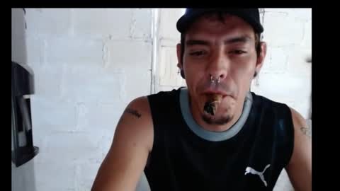 Snapshot of tayler_punk chatting on December 1, 4:29 pm tayler punk online show from December 1, 4:29 pm