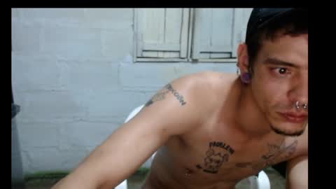 Snapshot of tayler_punk chatting on December 2, 12:52 am tayler punk online show from December 2, 12:52 am