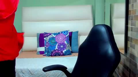 Snapshot of tayler_wells chatting on March 4, 12:29 am T A Y L E R online show from March 4, 12:29 am