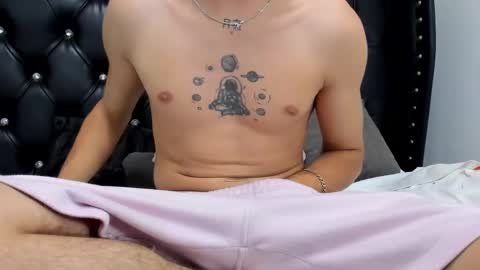 Snapshot of tayler_wells chatting on March 6, 3:13 am T A Y L E R online show from March 6, 3:13 am