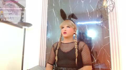 taylor__smith_ online show from March 24, 11:15 am