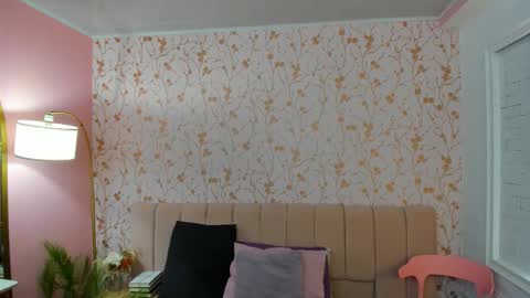 Taylor Bennet online show from February 1, 12:15 pm