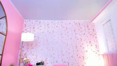 Taylor Bennet online show from April 18, 11:47 am