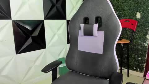 Taylor online show from April 18, 11:49 pm