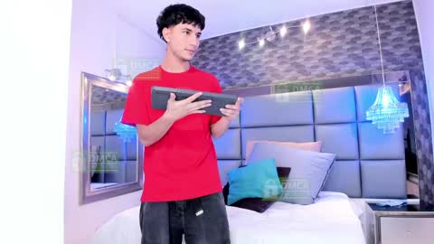 taylor_brooks_ online show from May 1, 11:37 am