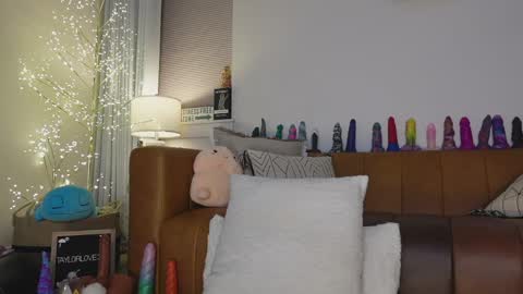 Taylor --  online show from April 5, 10:12 am