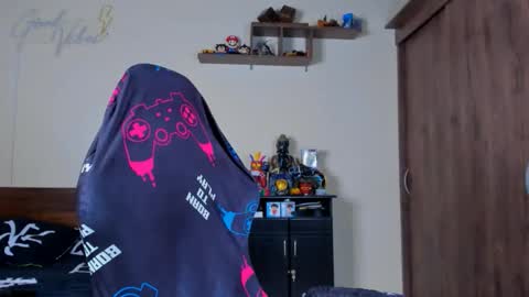 Snapshot of taylor_mclane1 chatting on February 5, 6:01 pm taylor_mclane1 online show from February 5, 6:01 pm