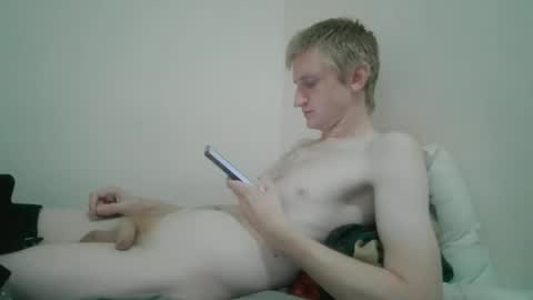 Snapshot of tcute0 chatting on May 8, 12:27 am tcute0 online show from May 8, 12:27 am