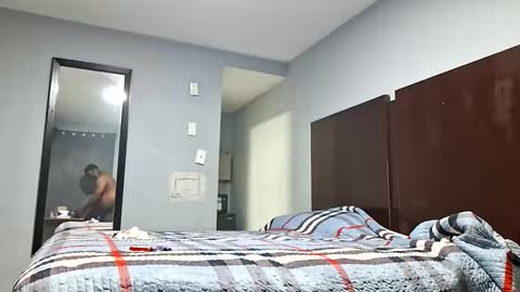 tduoulunidhw online show from May 10, 8:47 pm