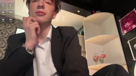 Alice     online show from June 8, 3:56 pm