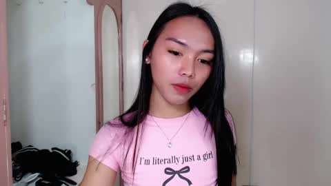 Snapshot of temptmebabyx chatting on April 11, 3:55 am YOGIRL MAXINE online show from April 11, 3:55 am