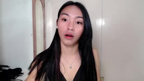 Snapshot of temptmebabyx chatting on April 11, 7:45 am YOGIRL MAXINE online show from April 11, 7:45 am