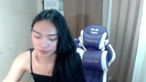 Snapshot of temptmebabyx chatting on June 12, 1:26 am YOGIRL MAXINE online show from June 12, 1:26 am