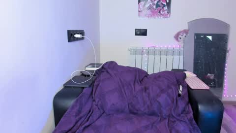 Kira online show from April 8, 2:33 am