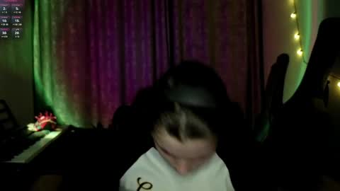 Anny Simpson online show from March 31, 8:09 pm