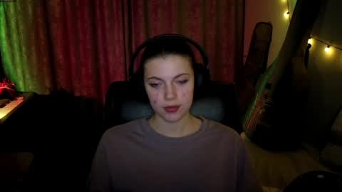 Anny Simpson online show from April 6, 8:32 pm