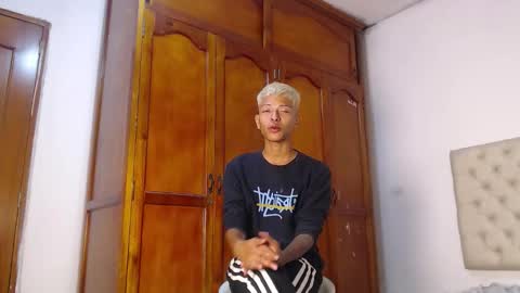 tessachains online show from February 27, 2:22 am