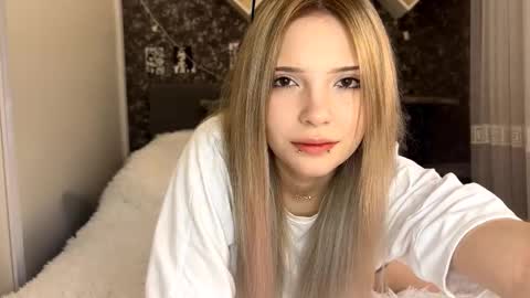 tessiebe online show from March 4, 8:42 am