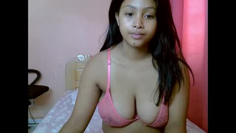 Snapshot of tessmia chatting on February 4, 6:41 am tessmia online show from February 4, 6:41 am