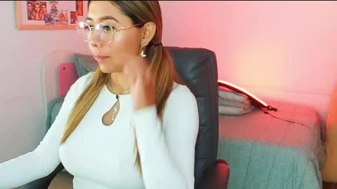 texas_curvykitten online show from April 27, 10:02 am