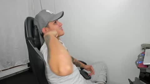 Teylor Fel online show from January 15, 3:22 am