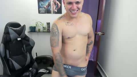 Teylor Fel online show from February 23, 3:56 am