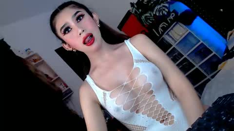 Snapshot of tgirl_adele chatting on November 16, 9:09 pm Itsme tgirlAdele online show from November 16, 9:09 pm