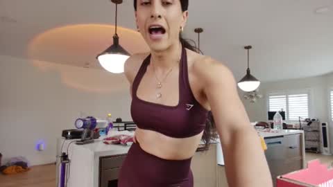 babygirlmami online show from February 15, 9:33 pm