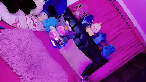 Thalia Girl online show from February 7, 12:03 am