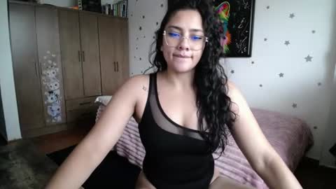 Snapshot of thaliacooper chatting on July 18, 9:18 pm online show from July 18, 9:18 pm