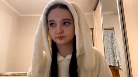 Yumi online show from February 9, 2:10 pm