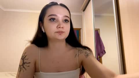 Yumi online show from February 24, 3:21 pm