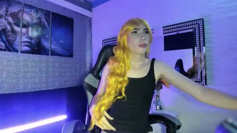 thamara_roberts online show from April 18, 1:59 pm