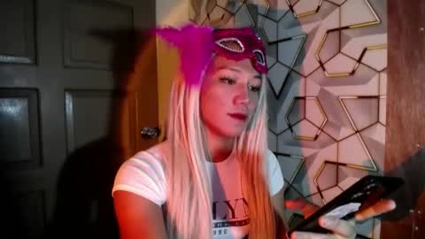 Snapshot of thatgirl_jammelaxxx chatting on February 18, 3:21 am Jammela online show from February 18, 3:21 am