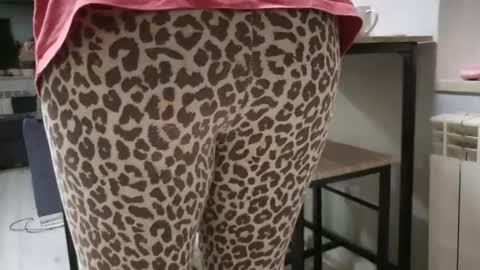 Stephan 34  Cassandra 25 online show from December 18, 9:32 pm