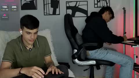 Snapshot of the_suite_boys chatting on March 19, 11:03 am Damian and Nico online show from March 19, 11:03 am