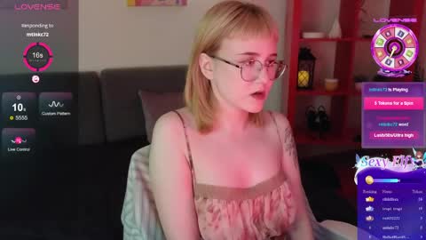 thea_quill online show from April 29, 2:43 pm