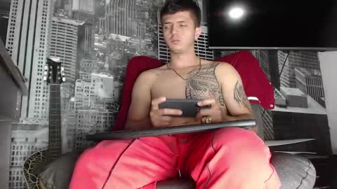 Snapshot of theangelmiguel chatting on December 16, 3:51 am Miguel Angel online show from December 16, 3:51 am