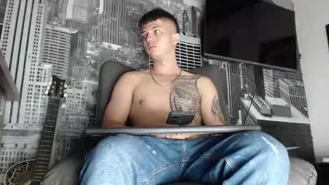 Snapshot of theangelmiguel chatting on December 19, 4:34 am Miguel Angel online show from December 19, 4:34 am