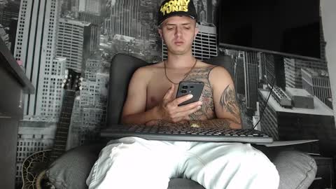 Snapshot of theangelmiguel chatting on December 21, 10:39 am Miguel Angel online show from December 21, 10:39 am