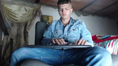 Snapshot of theangelmiguel chatting on February 23, 7:33 am Miguel Angel online show from February 23, 7:33 am
